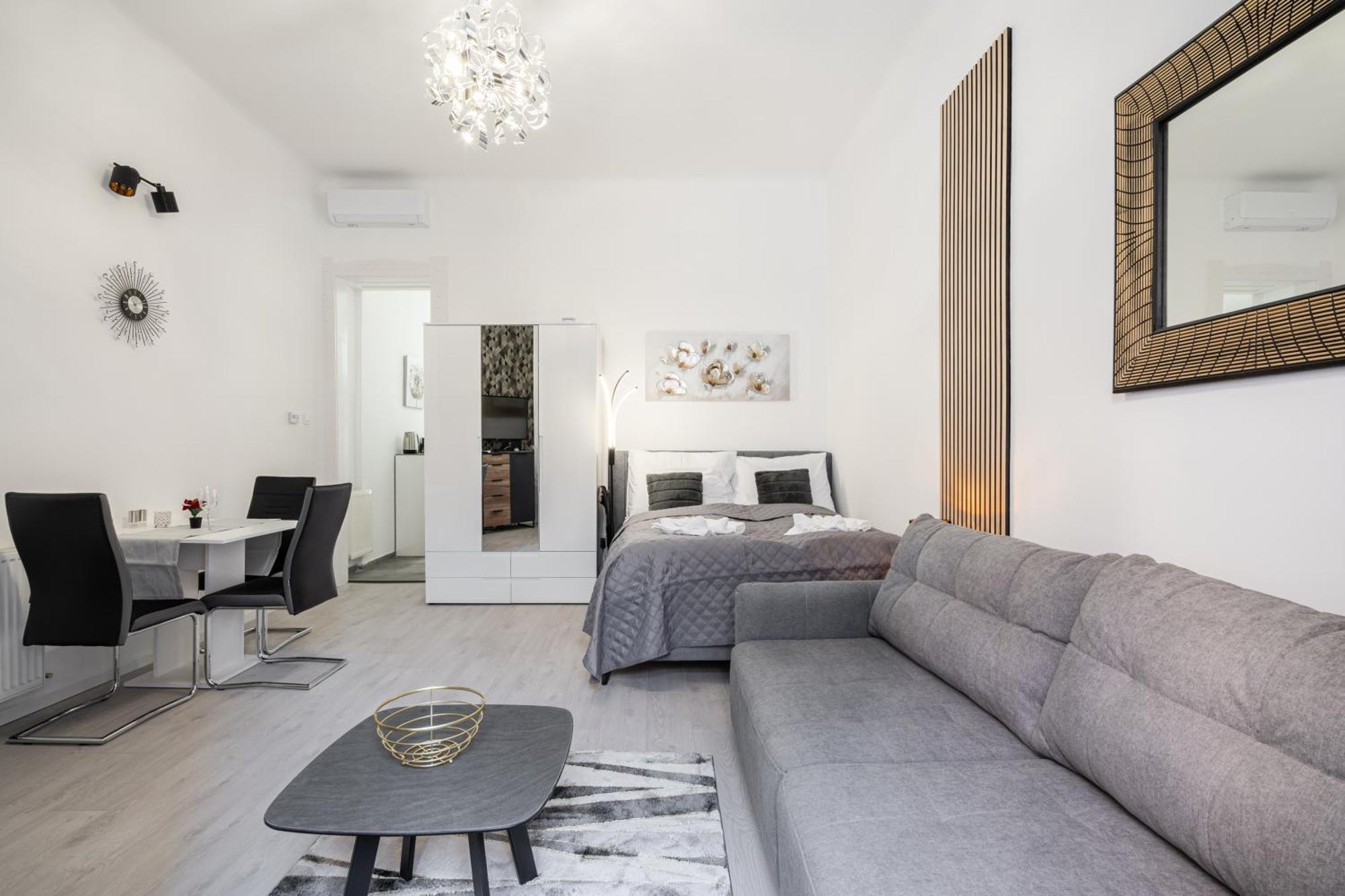 Peak Pointe Apartment *