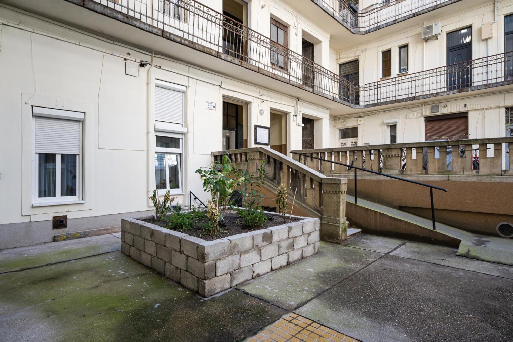 Peak Pointe Apartment